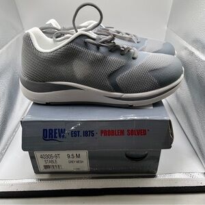 NWB Drew Stable Men's Sneaker size 9.5 orthopedic comfort slip resistant
